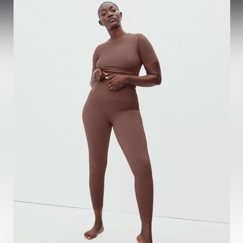Everlane Seamless Set Tee and Leggings